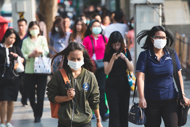 自「2019冠狀病毒疾病」（COVID-19）在2020年初爆發全球大流行以來，醫學不確定性所帶來的緊張與壓力，更以空前的規模直接或間接地衝擊到無數的人。