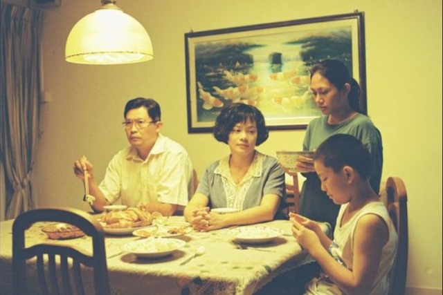 當一名外籍家務傭工最難的是什麼？也許不是和家人的分離，而是必須全面的棄守自己的自主權（autonomy），把勞力、喜惡、時間全部交出去，唯有每日晚餐那一點點的時間，有機會想起來自己是誰。