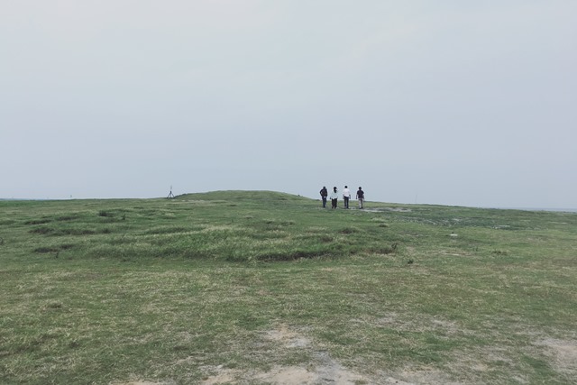 台灣想要什麼樣的旅行？後疫情時代的國旅興起，究盡是另一波假性觀光需求的浪潮，退潮後僅剩一張張打卡照片；又或者有機會扭轉成一次向內探索台灣地方文化特色的好機會呢？