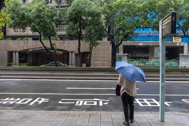 一大早趕著去上班，或者赴約快要遲到，站在路邊的公車站牌等呀等，卻不知道公車是剛走還是快到了？其實「設計」可以解決這些問題！