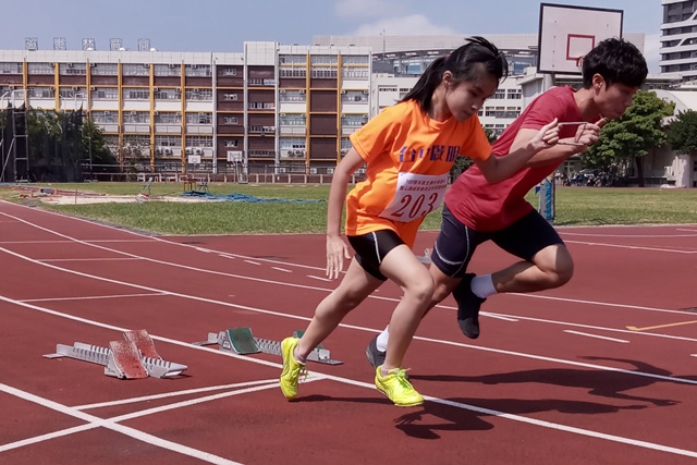 張福生培育不少優秀選手，引領無數學子接觸運動，從而發現新的自我，是運動場旁的無名英雄之一。圖為109學年度全國中等學校身心障礙者會長盃田徑錦標賽。