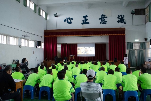 誠正中學師生觀賞由張榮吉導演打造，真人真事改編而成的國片《下半場》。