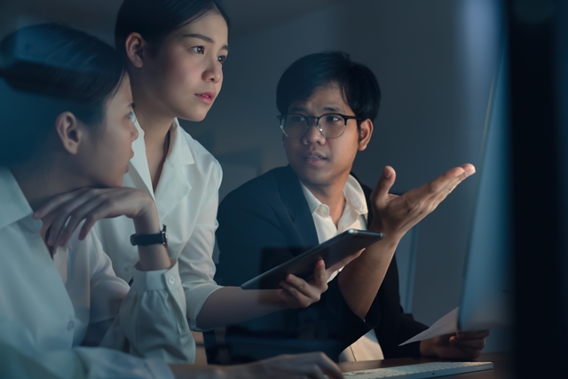 服務業面臨的惡意投訴或遇到奧客等問題的情況有所好轉；但職場人際的情緒勞動卻很少被揭發，反而很多時候難以解決。