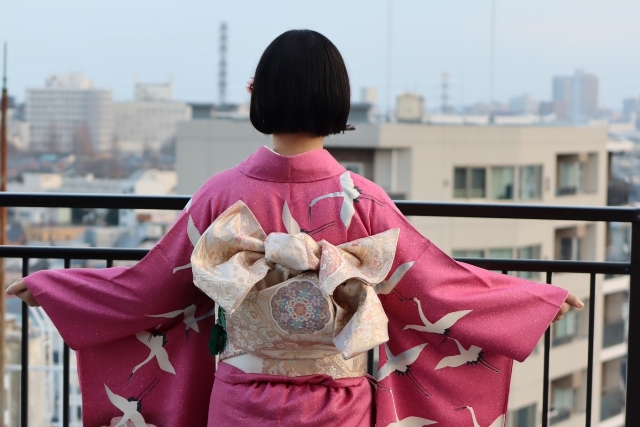 傳統的東西有意想不到的強勢。40年過去了，姥姥留下的和服還像新的一樣漂亮。追求個性的美大生很高興，做她媽媽的也非常高興。