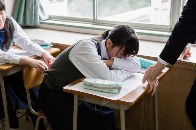 有人認為只取消早自習無法大幅改善學生睡眠狀況，為德不卒；但也有人擔心延後到校是否影響學校教學與學生學習，凸顯這個看似簡單的問題，涉及的環節與問題不少。