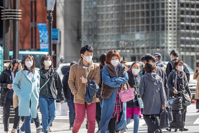 日本的COVID‑19疫情又開始急速蔓延，何以日本政府不但一直無法改善醫療、檢查平台且再三造成醫療崩潰，還提出「棄民政策」呢？