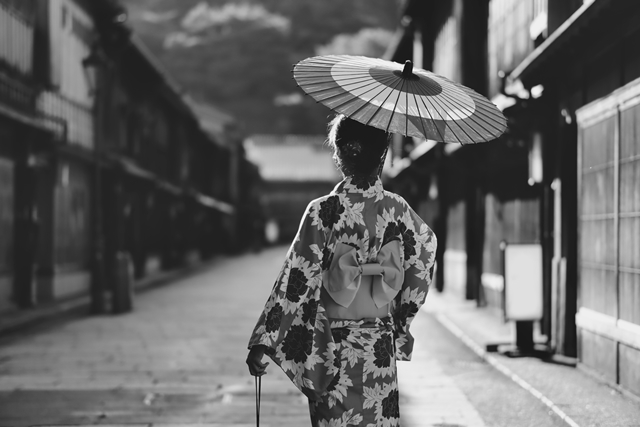 一直要到很久很久以後，我才知道原來嫁來台灣的日本女性的歷史之複雜，一如從日本時代走到戰後、現代的台灣史一般。