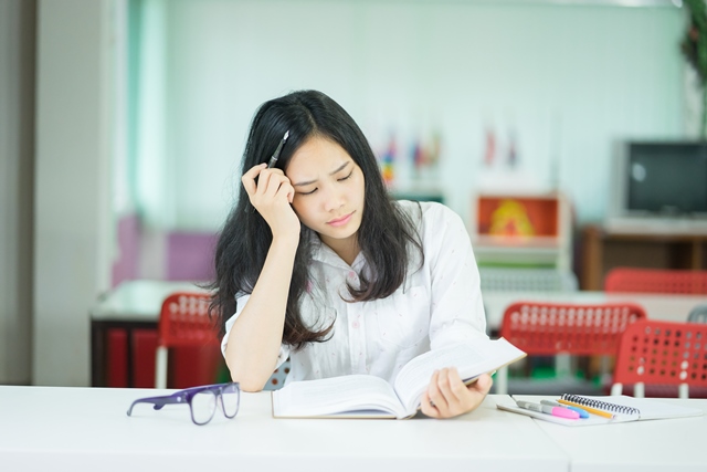 迄今為止，我國仍然是一個沒有法定官方語言的多語國家，明明是一個多語言社會，為何要直接「躍進」成為併用英語的「雙語國家」？從多語到雙語，到底是進步？還是倒退？