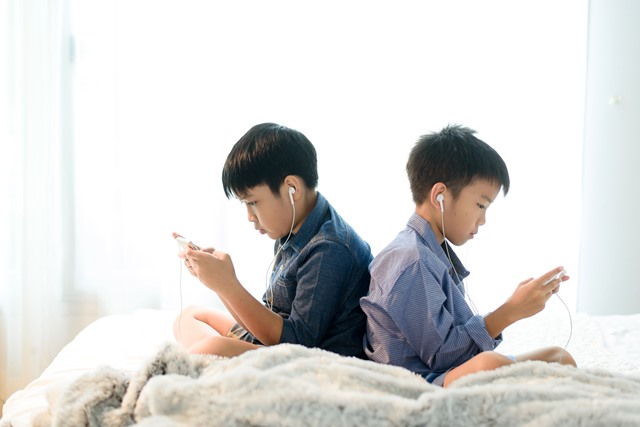 當代數位文明的各種挑戰，是人類文明的新課題，也是當前家庭與教育體系必須面對的全新挑戰。