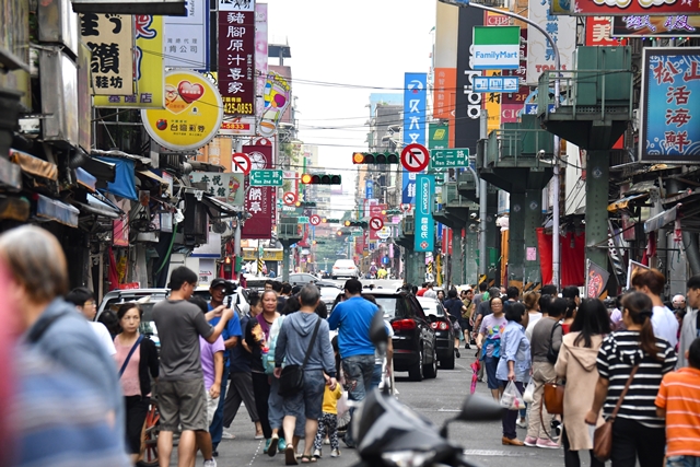 台灣的戶籍制度從日治時代開始建立，無論就投票、賦稅、福利服務、兒童就學等各式人民權利義務的行使，但它真的能反映台灣實際居住情況嗎？