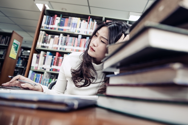 比起投注經費幫助大學「不退場」，不如思考大學退場後可以為台灣帶來哪些正向的改變。