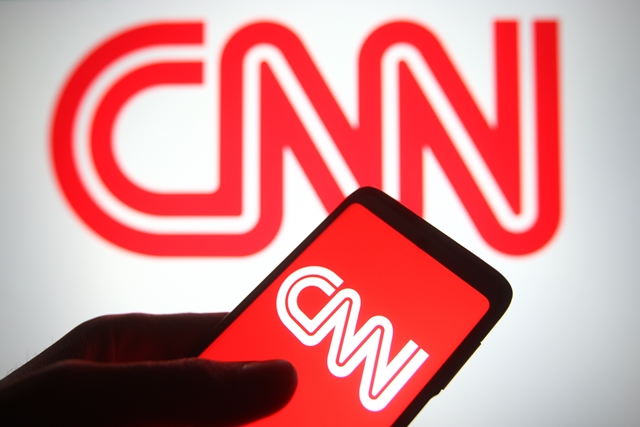 身為有線電視新聞始祖，CNN+在不到一個月內宣布關閉，CNN的困局，也是全球電視新聞業者的共同危機：如何面對一個穩定萎縮的市場，設法併軌移動到數位世界，開拓未來的收視族群與營收基礎？