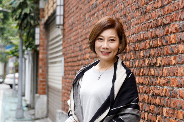 被譽為「千面女郎」的郎祖筠，從小在父母的身教言教中，養成尊重長輩、提攜後進，與人為善的人格特質。