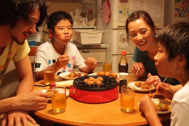 ​​​​​​​《奇蹟》中的大人們即使長成大人，還是可以透過各種方法幫小孩圓一個奇蹟的美夢，大人很脆弱也沒關係，只要心夠柔軟就好。
