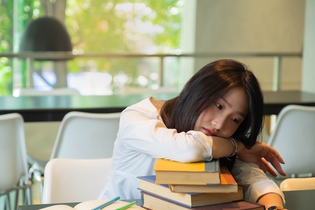 英語的重要性毋需多言，但作為國民教育，中小學還有同樣重要的各種任務，不是所有立意良好的政策都能通往天堂。如果計畫內容依舊如故，如何改善教育現場衍生的諸多問題？