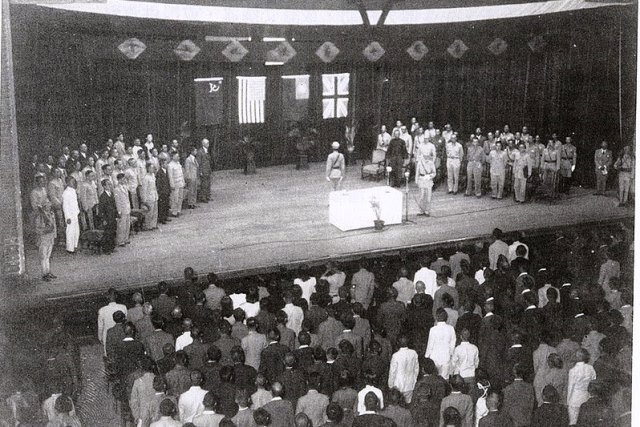 1945年10月25日，​​​​​​​日本在台北市公會堂向二戰同盟國投降。中華民國將領代表同盟國，接受在台日軍的投降。