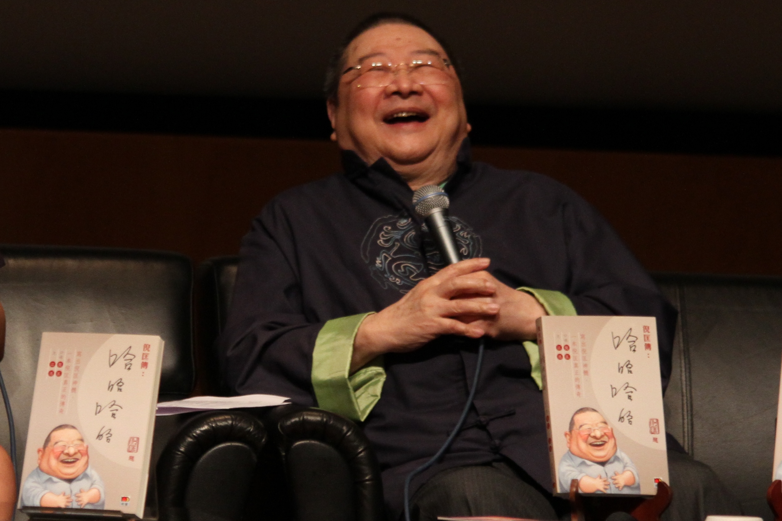 倪匡的經歷以及他在香港所開啟的寫作生涯，乃至他寫下的一系列膾炙人口的文學作品，實際上可以作為我們理解香港昨日和今日的關鍵鑰匙。