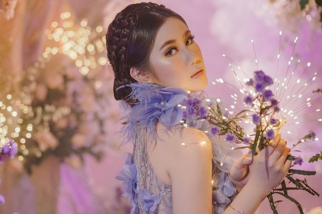 在印尼，17歲就是法定成年年紀，可以領取駕照、身分證和投票選舉。印尼女孩的Sweet 17，成年禮的佈置，流程和花費，和一場沒有新郎的婚禮一模一樣！