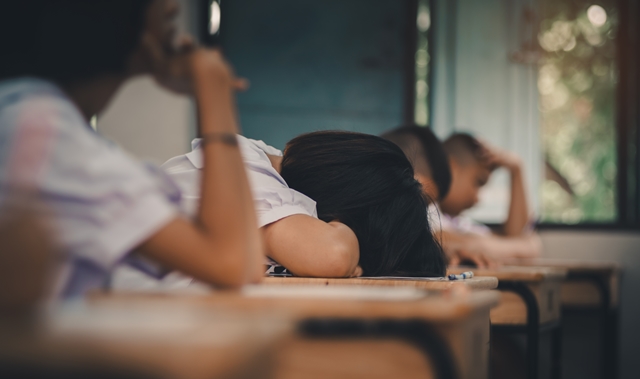 當時身為國中生，其實缺乏足夠的人生經驗去認知到其中的異常，甚至認為那其實是正確的，後來長大閱歷豐富之後回頭思索，才猛然驚覺：當時的環境根本和邪教沒兩樣啊！