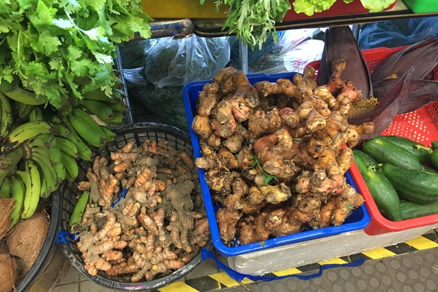 台灣食用南薑久遠，而南薑在中南部普遍栽培，更讓它成為新住民來台早期可以容易取得的家鄉味。
