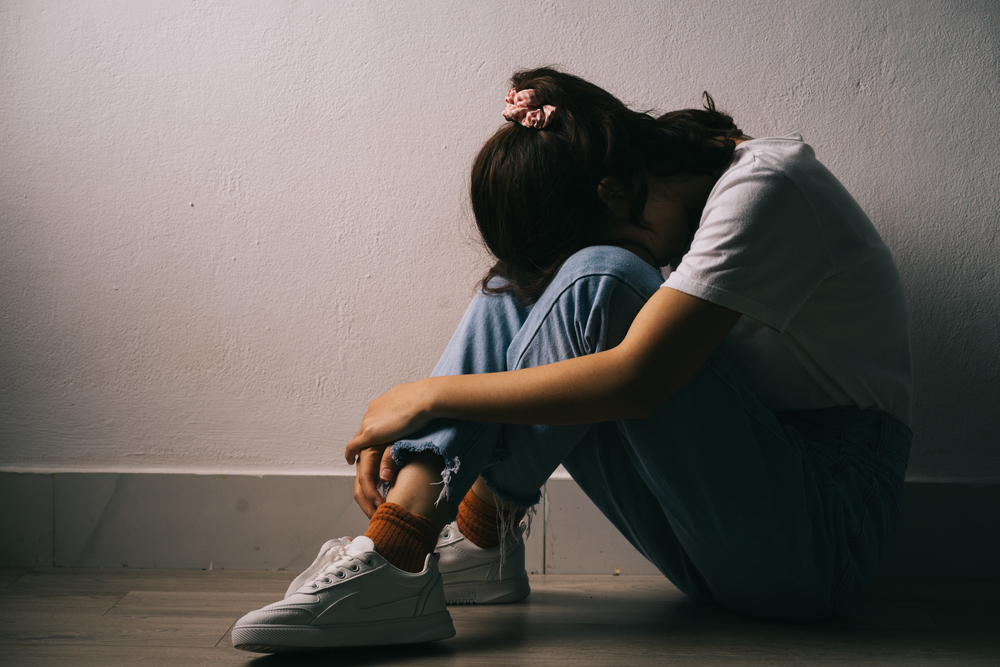 小孩不能談戀愛嗎？當然可以。但我們討論的，是某些理應保護和教育兒童的師長、教練或補習班導師，每年都在尋找「談戀愛」的對象。他們利用自己的職責，跨越職業的界線，與小孩建立「戀愛關係」。