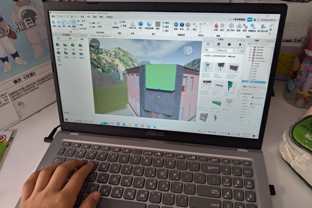 宅宅的自學計畫叫「Roblox X跨領域學習計畫」。這個計畫簡單講，就是電動打好打滿，YouTube影片看好看滿，一年自學結束時，做一個以台灣為主題的Roblox遊戲。