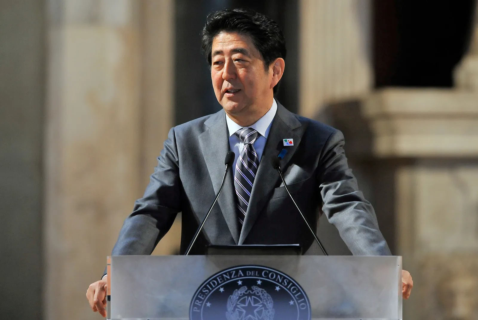 安倍退場後，日本進入了安倍時代所累積的各種矛盾顯現出來的階段，若日本民眾沒有主動面對這些問題，日本衰敗根本停不下來。