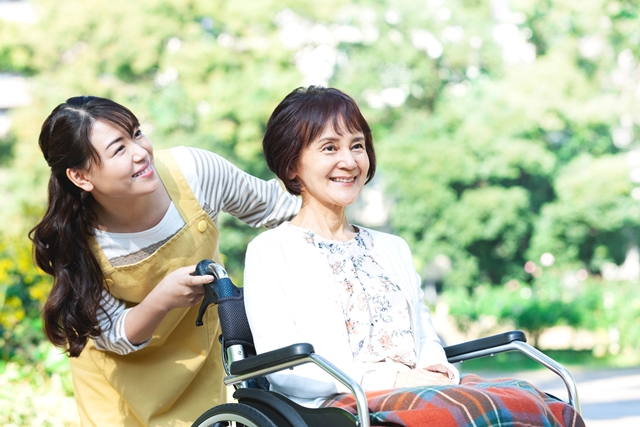 在進行照護會議時，與會人士都需要一同思索：「眼前這位長輩，一輩子在追求的是什麼？期許的是什麼樣的人生？」