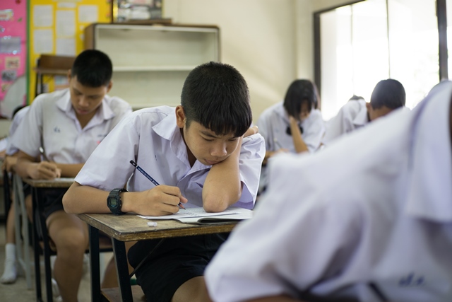 學校何嘗不希望落實正常教學？但這項政策漠視學校現場面臨的狀況，老師們感受不到來自教育部國教署起碼的信任。