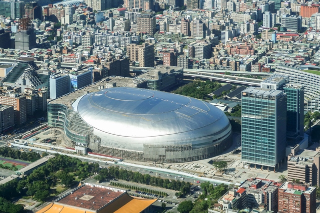 南韓梨泰院的踩踏悲劇令人難過；我們的台北市，當然，應該全面檢討公共安全及防災避難的所有相關議題。圖為臺北大巨蛋。