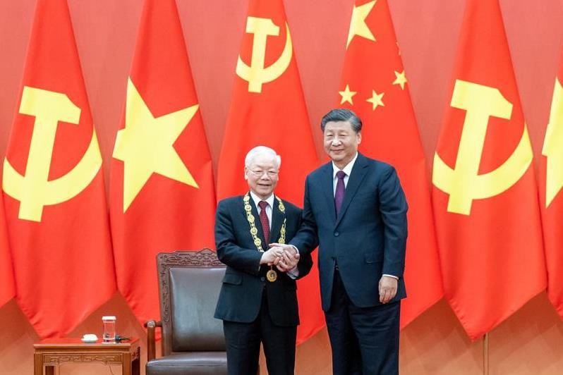 越共總書記阮富仲於上週出訪中國。該次訪問特殊之處在於：自1991年越中關係正常化以來，越南的黨和國家領導人不曾在中共黨代會一結束，便受邀出訪中國。所以，越共總書記為何在此刻出訪中國？