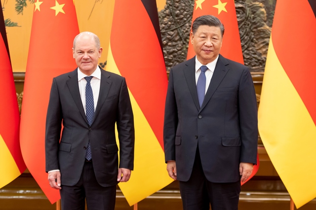 德國總理蕭茲（Olaf Scholz）大張旗鼓的率領企業領袖團訪中，「不與中國脫鉤」是蕭茲此行的經濟利益目的。