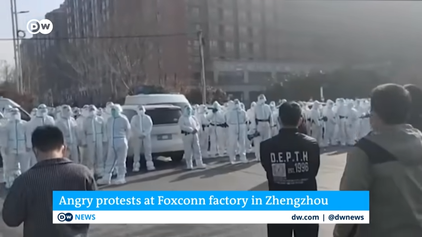 富士康近日爆發大規模抗爭。圖為中國防疫工作人員。