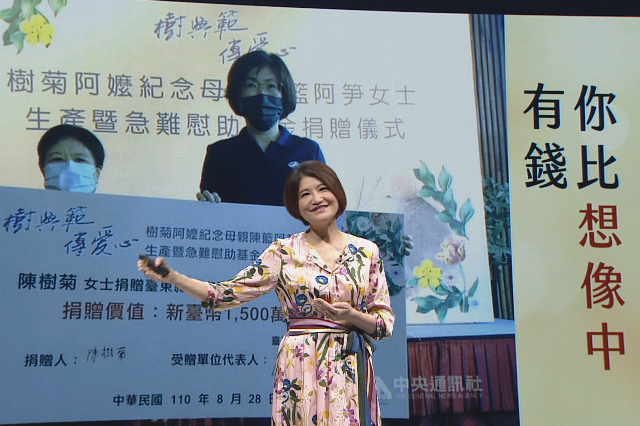 資深媒體人與財經作家夏韻芬女士，分享自己推動預寫遺囑的經驗。