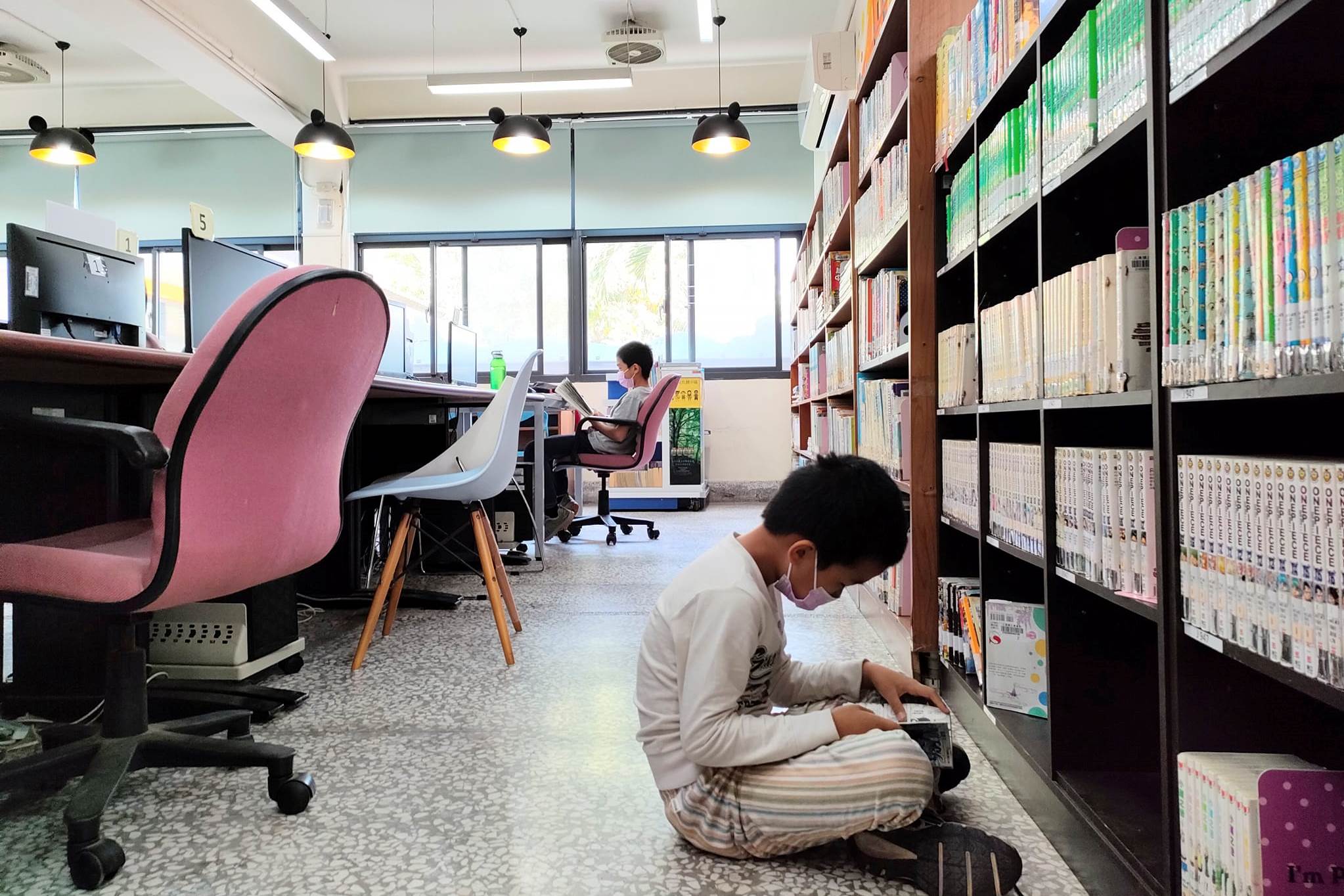 我所經營的圖書館，儘管休館了兩個月，借閱率卻是逆勢成長，不減反增，甚至還獲得了教育部連續兩年「整體閱讀力表現績優城市」獎項。你應該想知道原因，到底我們做了什麼事？遇到什麼困難？