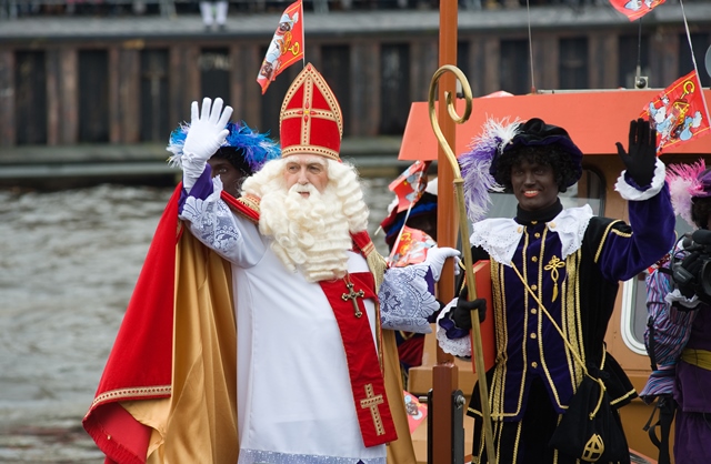 荷蘭的聖誕老公公有一個助手，叫做「黑彼得」（Zwarte Piet）。「黑彼得」最近幾年在荷蘭掀起了相當大的社會爭議。究竟黑彼得是誰？代表什麼樣的歷史文化？該不該廢除或保留黑彼得？