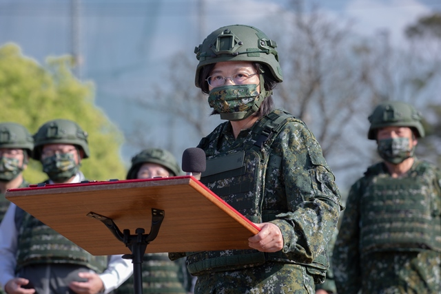 現在兵役從4個月延長到1年，看到兵役改革的新聞，有種「終於」的感覺。
