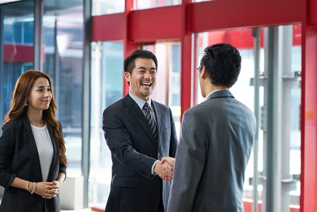 企業是因為符合ESG，才更積極創造成長與投資回報率？還是那些本來就很厲害的公司，擁有更多資源與知識，去推動永續發展與社會公益？
