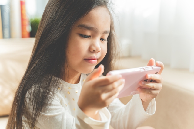 美國的「國家醫生」慕爾帝認為，13歲的孩子並不適合接觸社交媒體，他對此的憂心，接近於電子煙跟毒品帶來的可能後果。為什麼？