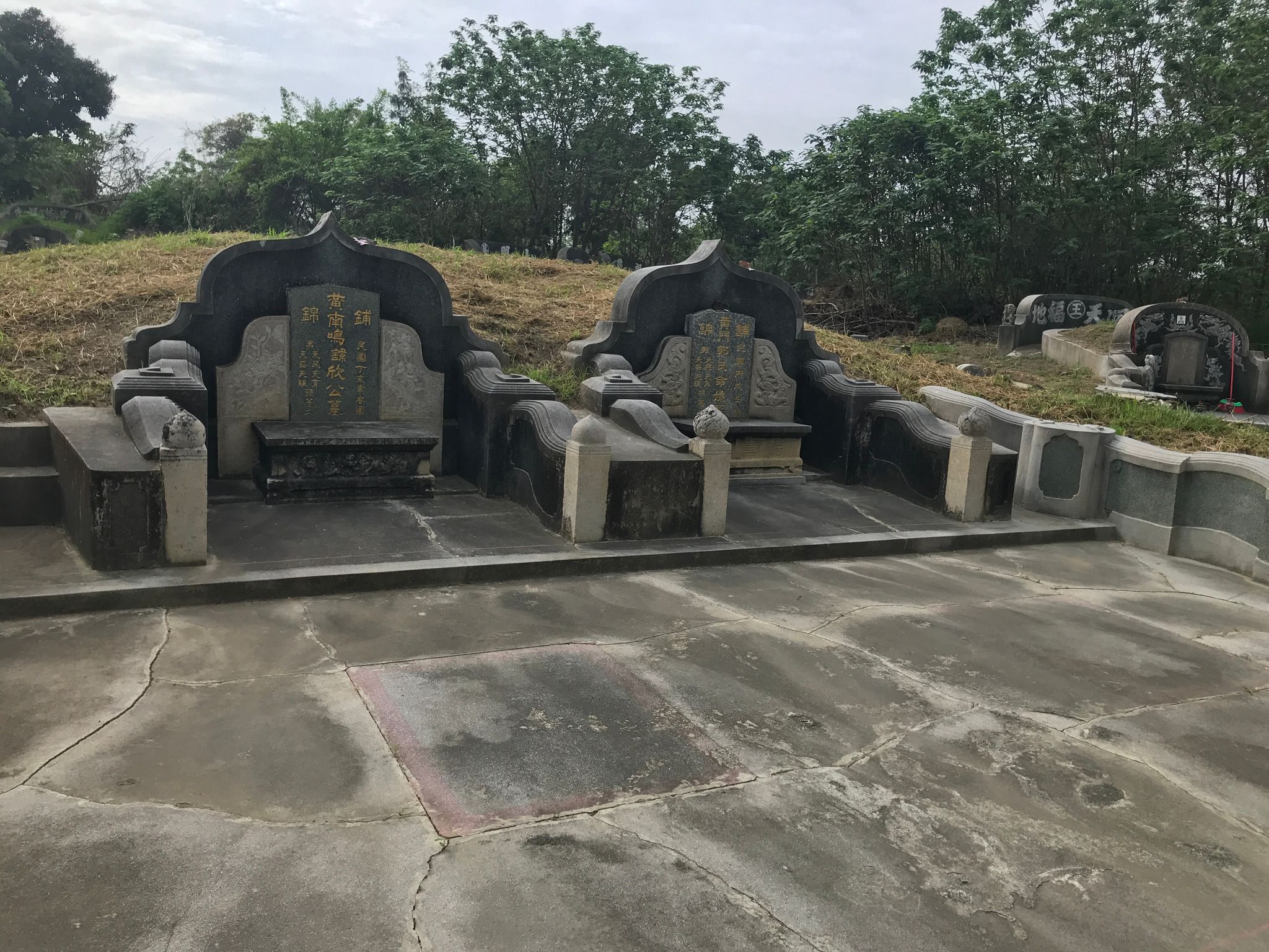 台南南山墓園的黃欣陵墓。