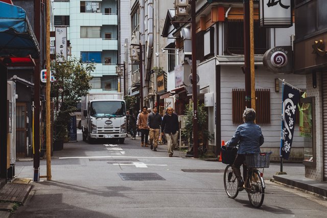 在日本存在著許許多多正面臨沉重問題的人們。