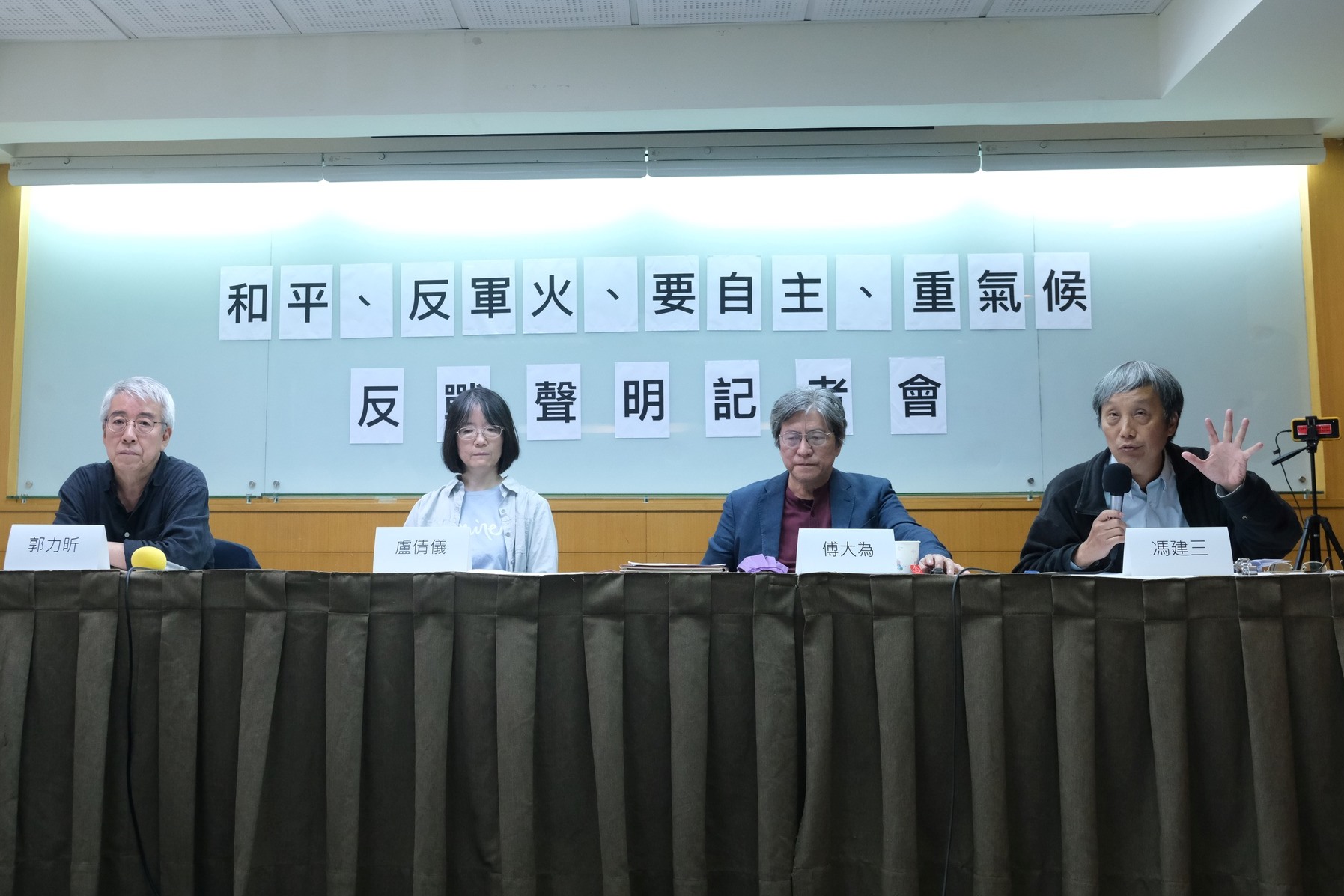 長遠而言，反戰學者對台灣可以走出一條怎樣不同以往的路，有了更多元的反思及想像。但吳介民「台灣是反侵略，不是反戰」的觀點，是未來幾年台灣必須緊抓的路線。