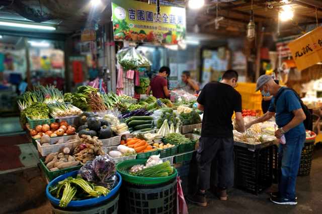 你家已經不買菜了嗎？或已經不去菜市場買菜了嗎？圖為士林的市場。