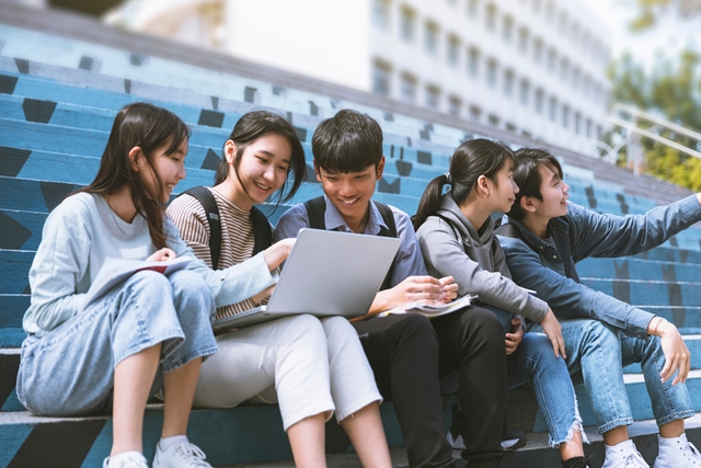針對大學申請入學資料，如何改善審查資料閱讀介面，讓教授、學生都更方便？