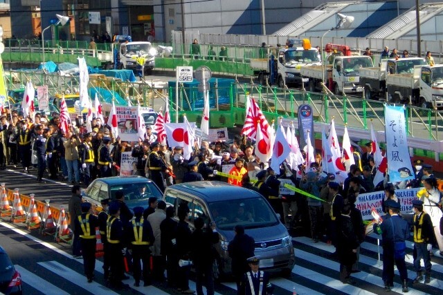 圖為2010年，「在特會」（全名叫做「不允許在日特權市民會」）在日本新宿的遊行。
