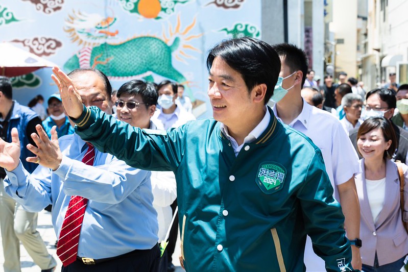 民進黨的賴清德主席，參選2024台灣總統大選，提出了「民主、和平、繁榮」的三大訴求目標。