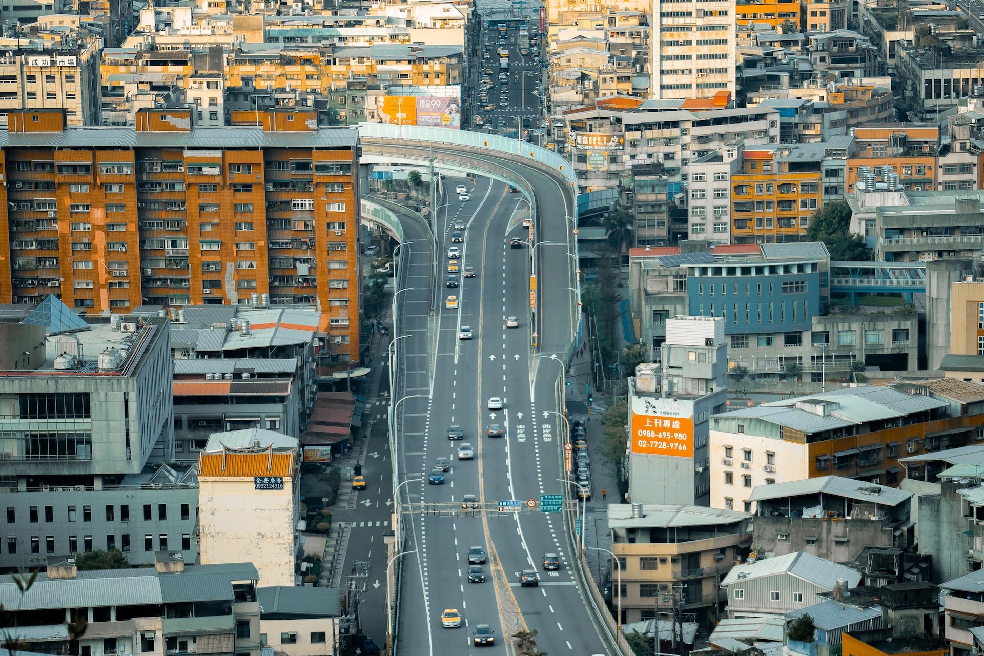 社會住宅是一項跨世代的政策，若能同步促成產業升級及淨零生活的轉型，台灣發展社會住宅的「質」甚至可以超越先進國家，展現政策的長期效益，成為世界的亮點！