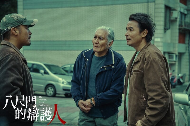 《八尺門的辯護人》中，法庭上的針鋒相對讓人讚嘆，但隱微的父子關係也值得我們深思。