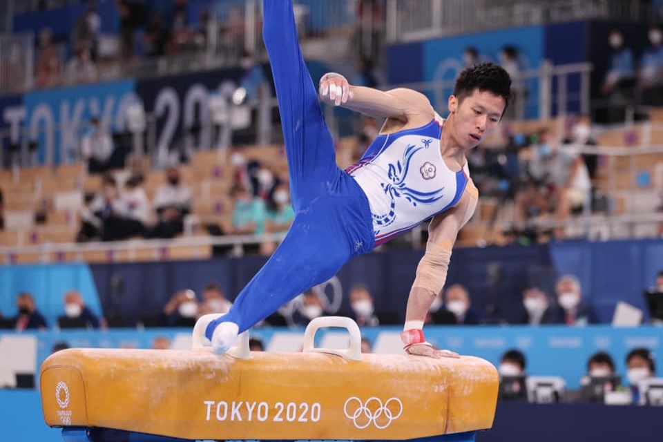 2021東京奧運，台灣鞍馬王子李智凱以招牌的「湯瑪士迴旋」拿下超高的15.4分，抱回奧運銀牌。