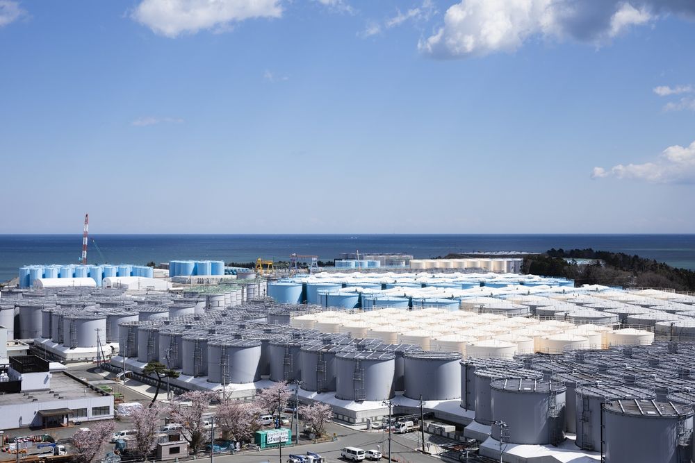 圖為在福島第一核電廠外，用於儲存處理水的儲存槽。